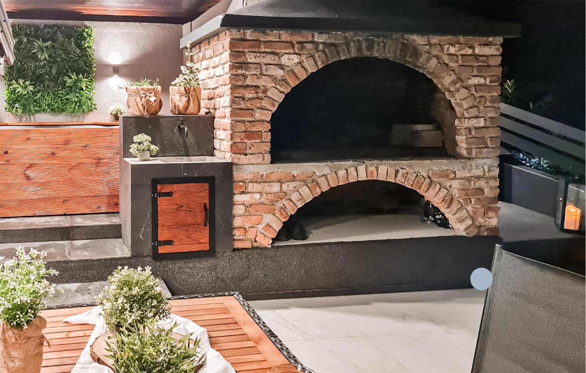 Nice Home In Karlovac With Wifi Exterior photo