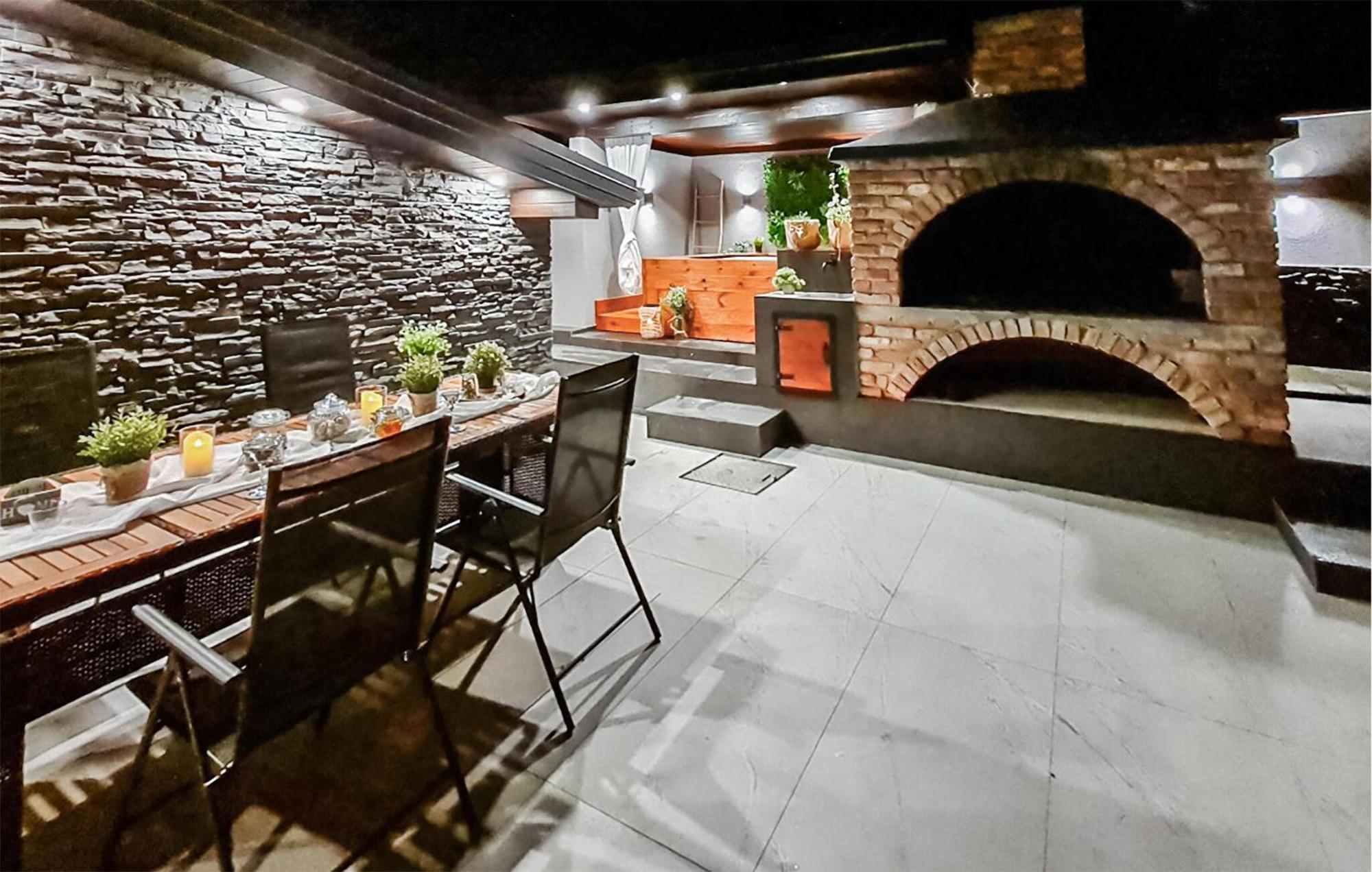 Nice Home In Karlovac With Wifi Exterior photo